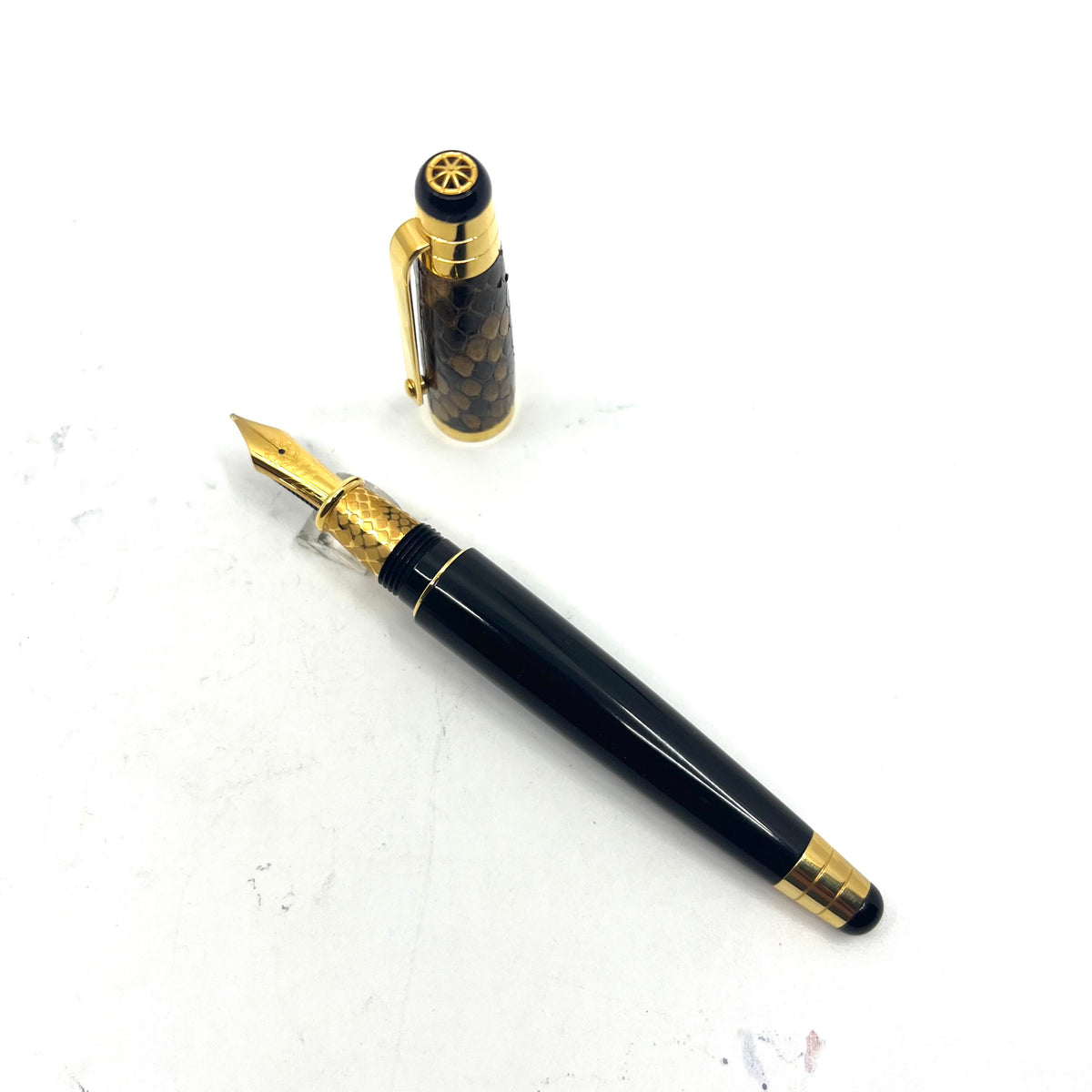 Signum (Italy) Black/Cocoa Python Skin Fountain Pen
