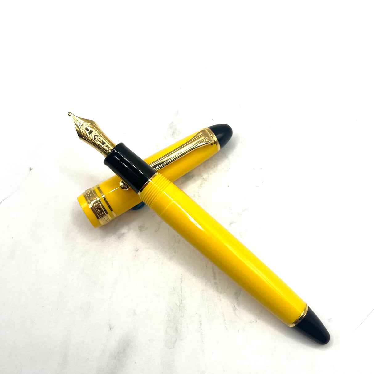 Sailor 1911 Standard Size Yellow Fountain Pen - Zoom 14kt Gold Nib
