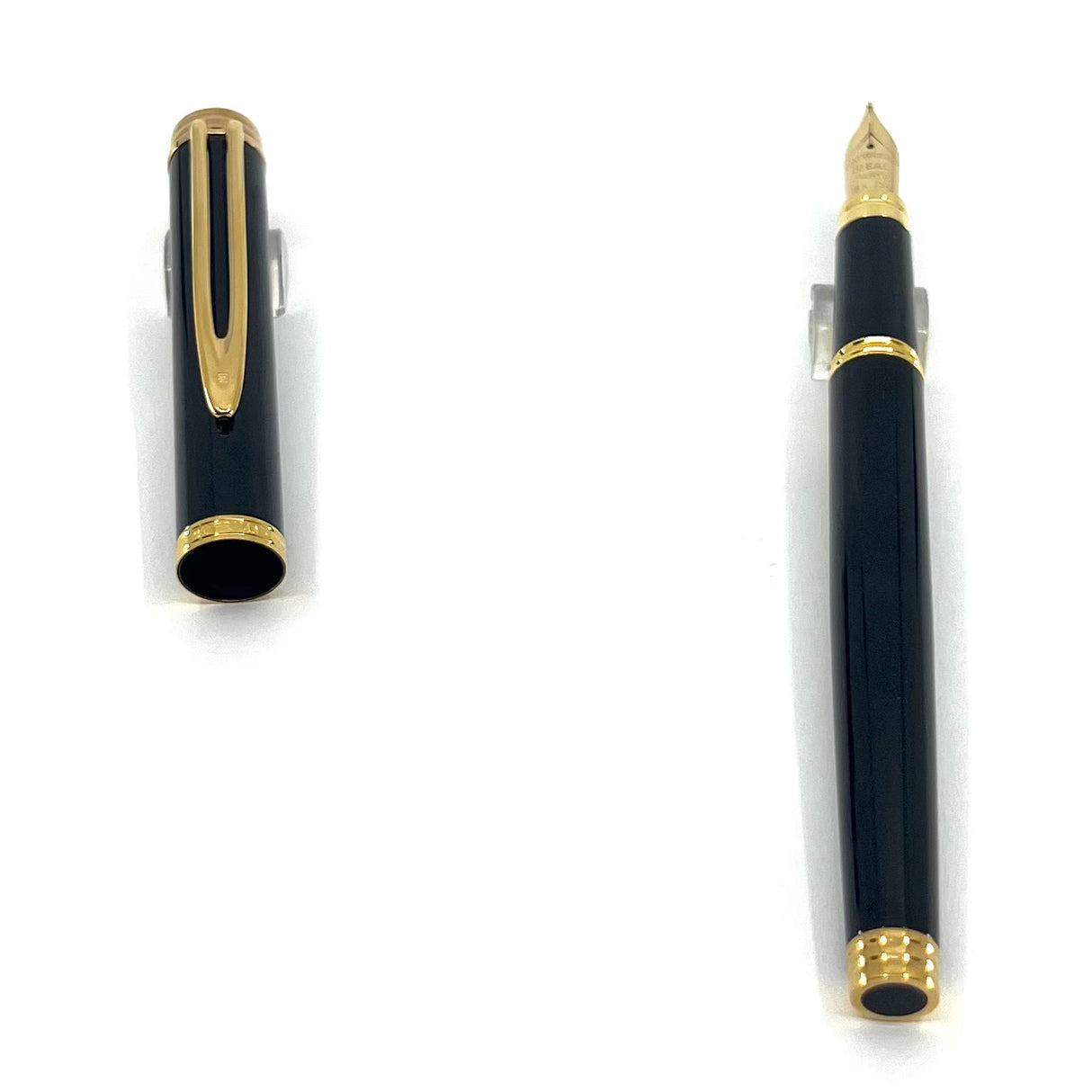 Waterman Gentleman Black Lacquered Fountain Pen - Medium 18kt Gold Nib