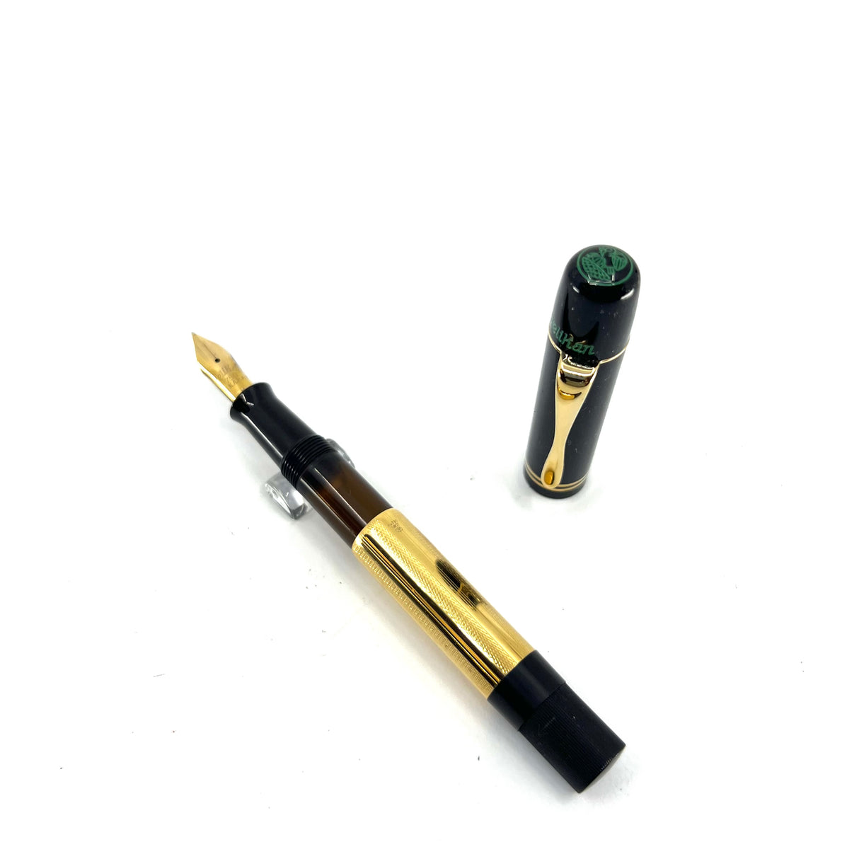 Pelikan Limited Edition 18kt Gold Covered Barrel "1931 Originals of Their Time" - Medium 18kt Gold Nib.