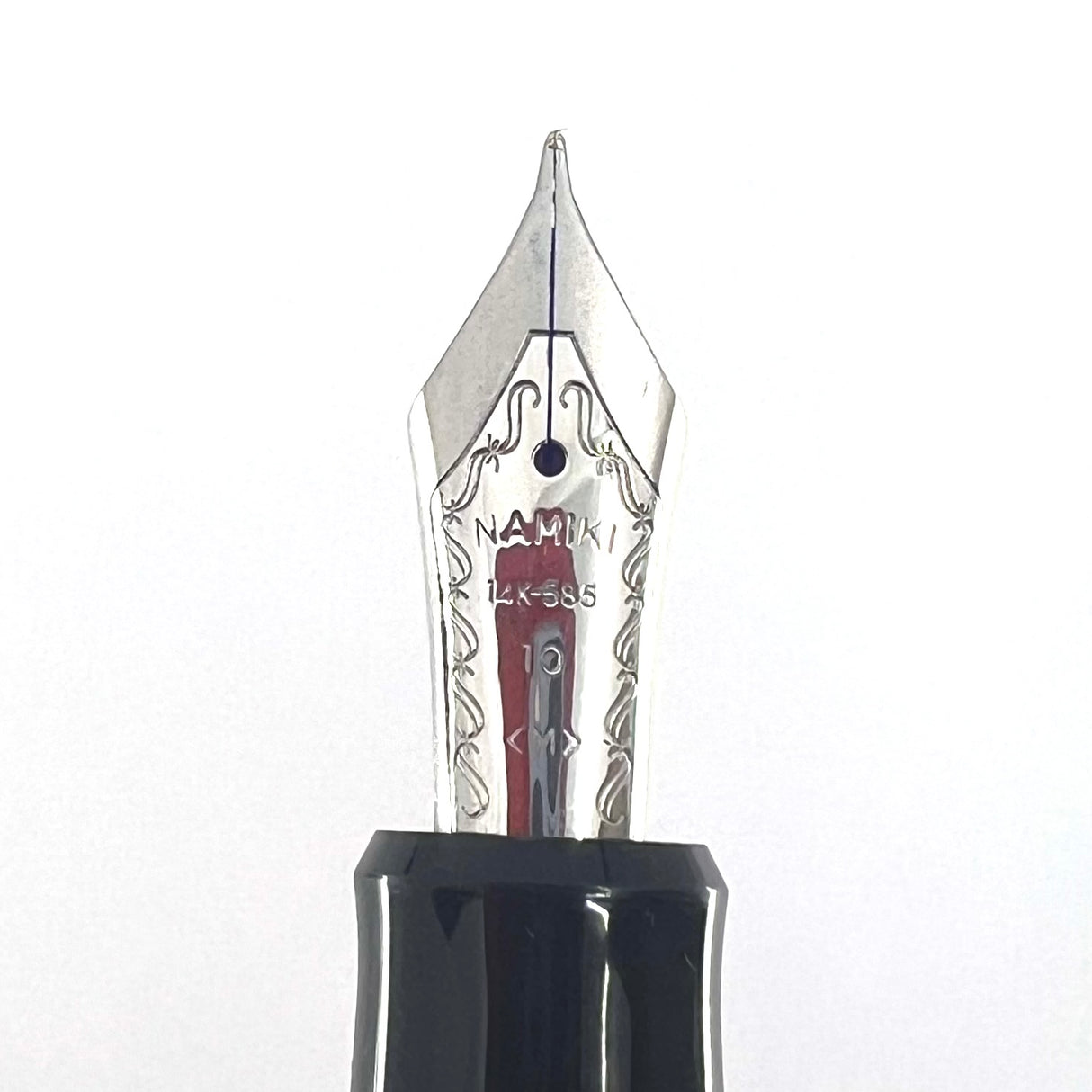 Pilot-Namiki Black Lacquered Bamboo Metal Oversized Fountain Pen - Medium 14kt Gold Nib