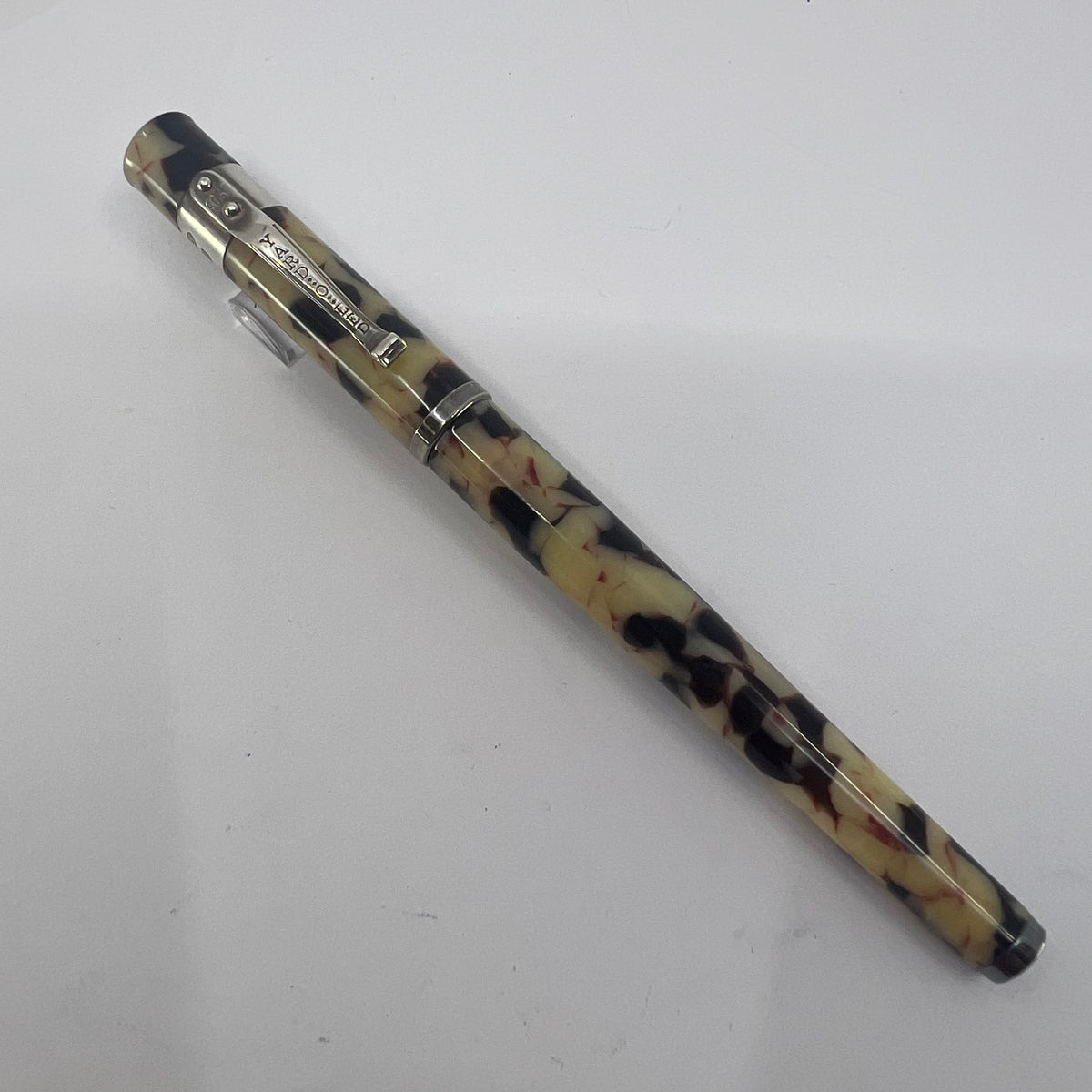 Yard-O-Led Astoria Standard Sized (Not Grand) Fountain Pen - Medium 18kt Gold Nib