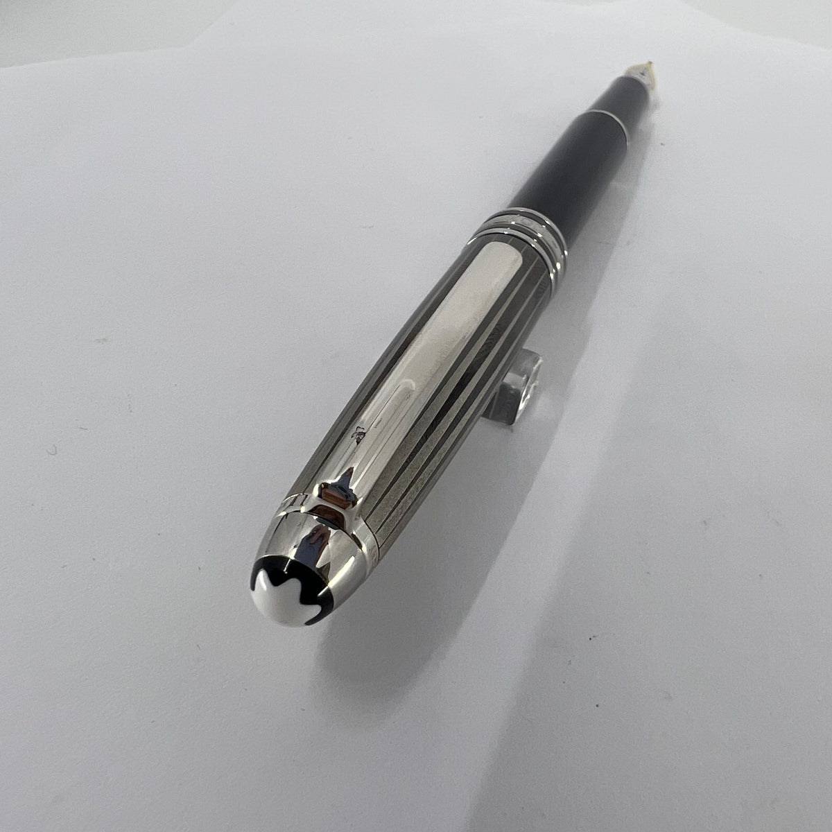 Montblanc Solitaire Doue Black & White #145 Fountain Pen - Medium 18kt Gold Nib