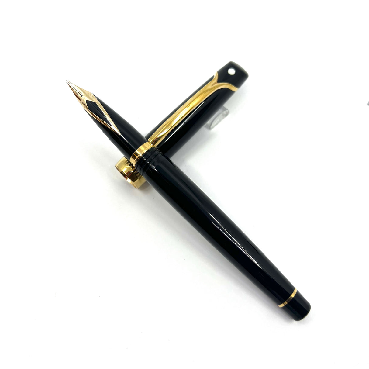 Sheaffer Valor Fountain Pen - Broad 14kt Gold Nib