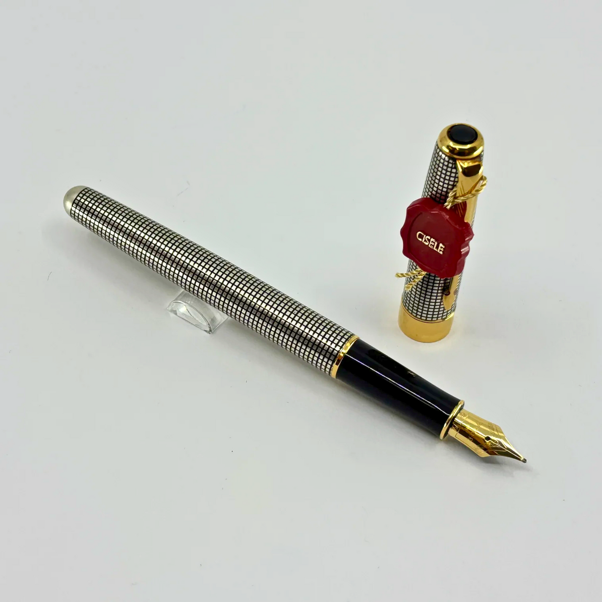 Parker Sonnet Sterling Silver Cisele Cross Hatch Fountain Pen - Broad 18kt Gold Nib