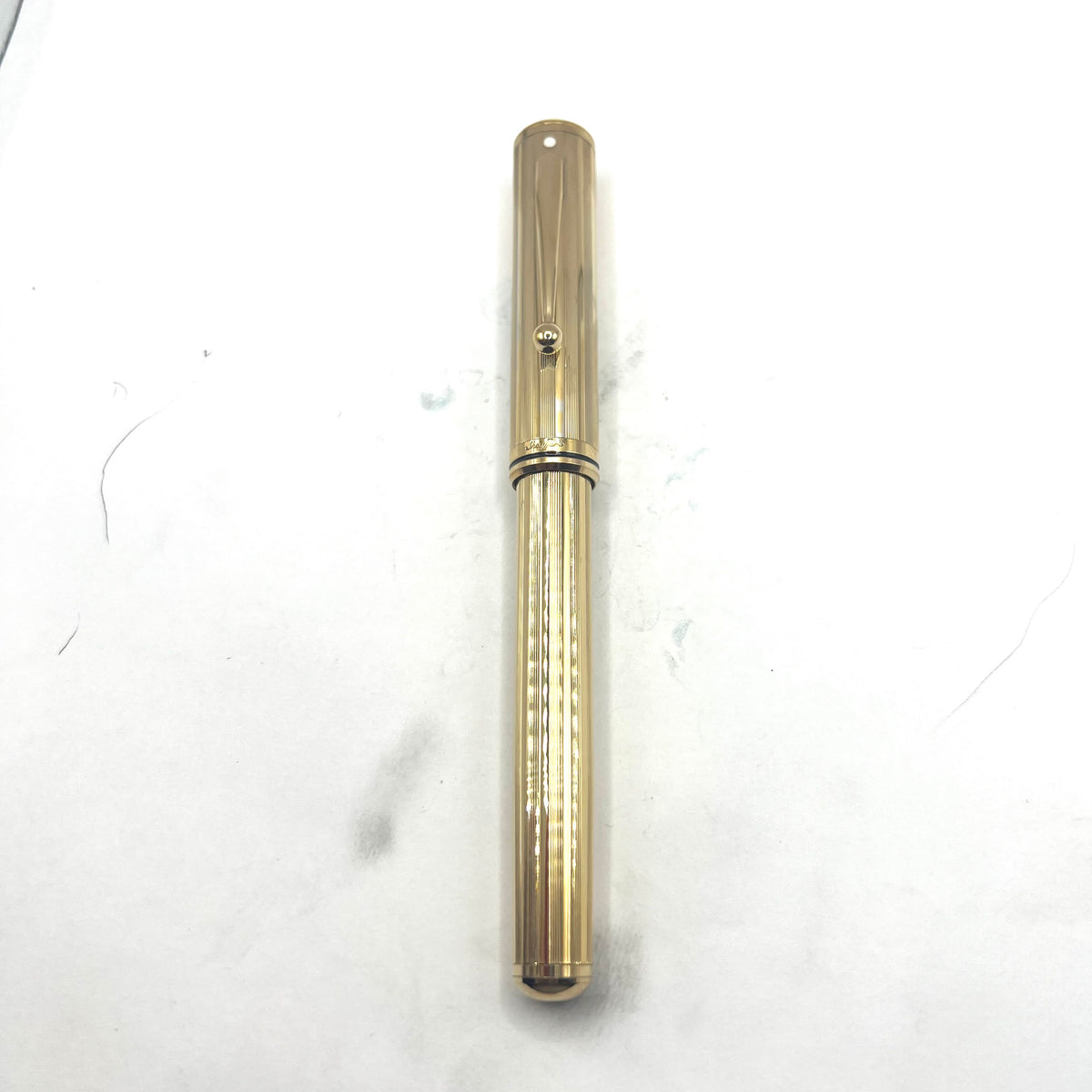 Sheaffer Grand Connaisseur Gold-Plated Vertical Line Pattern Fountain Pen - Fine Two-Tone 18kt Gold Nib