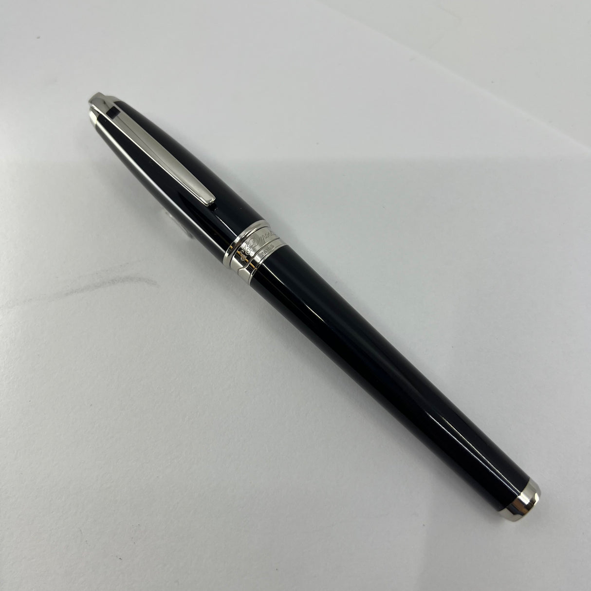 S.T. Dupont Orpheo (Largest Size) Black Laque de Chine Fountain Pen - Medium 18kt Gold Nib
