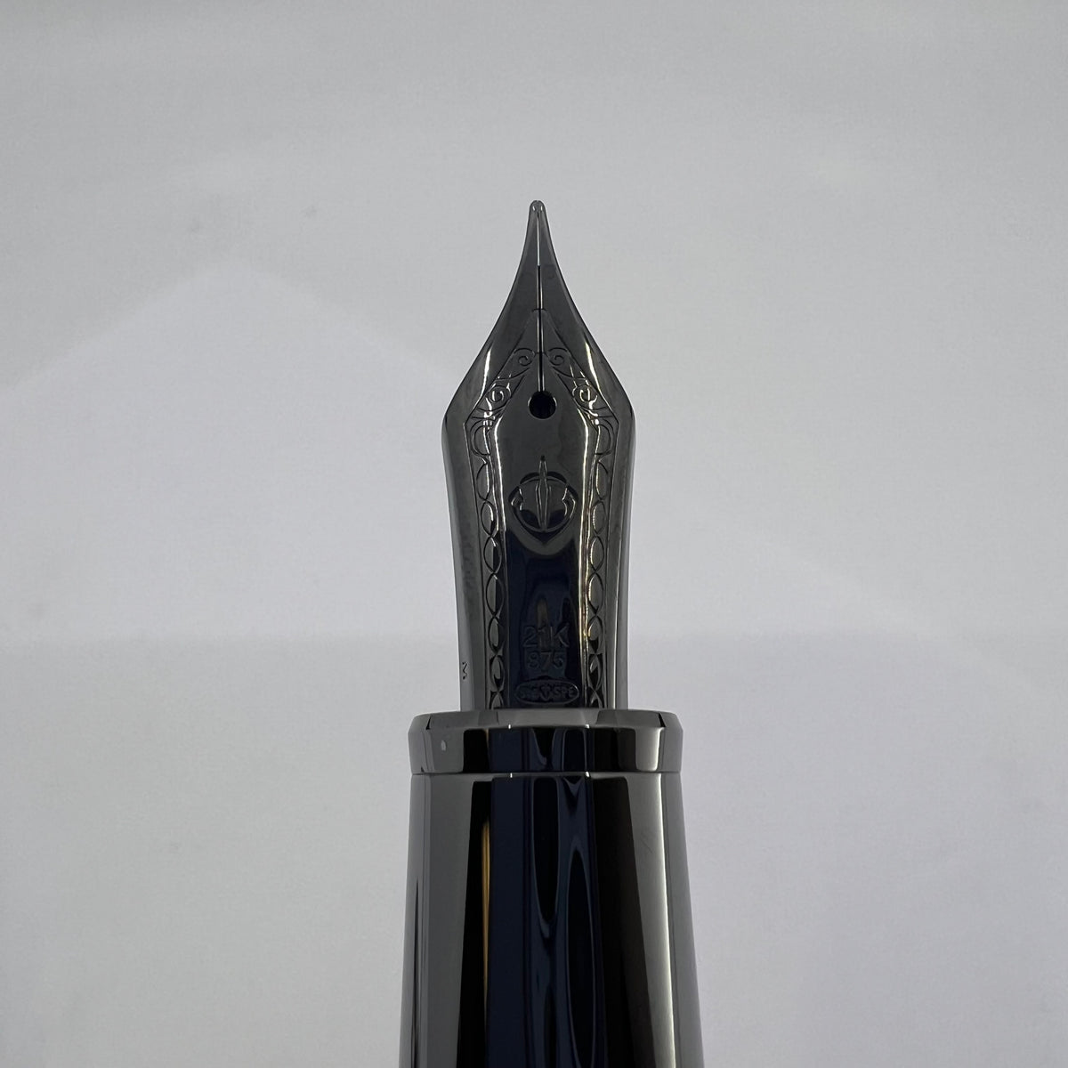 Sailor 1911 Large Special Edition Light Gray Themis Fountain Pen - Medium 21kt Gold Nib