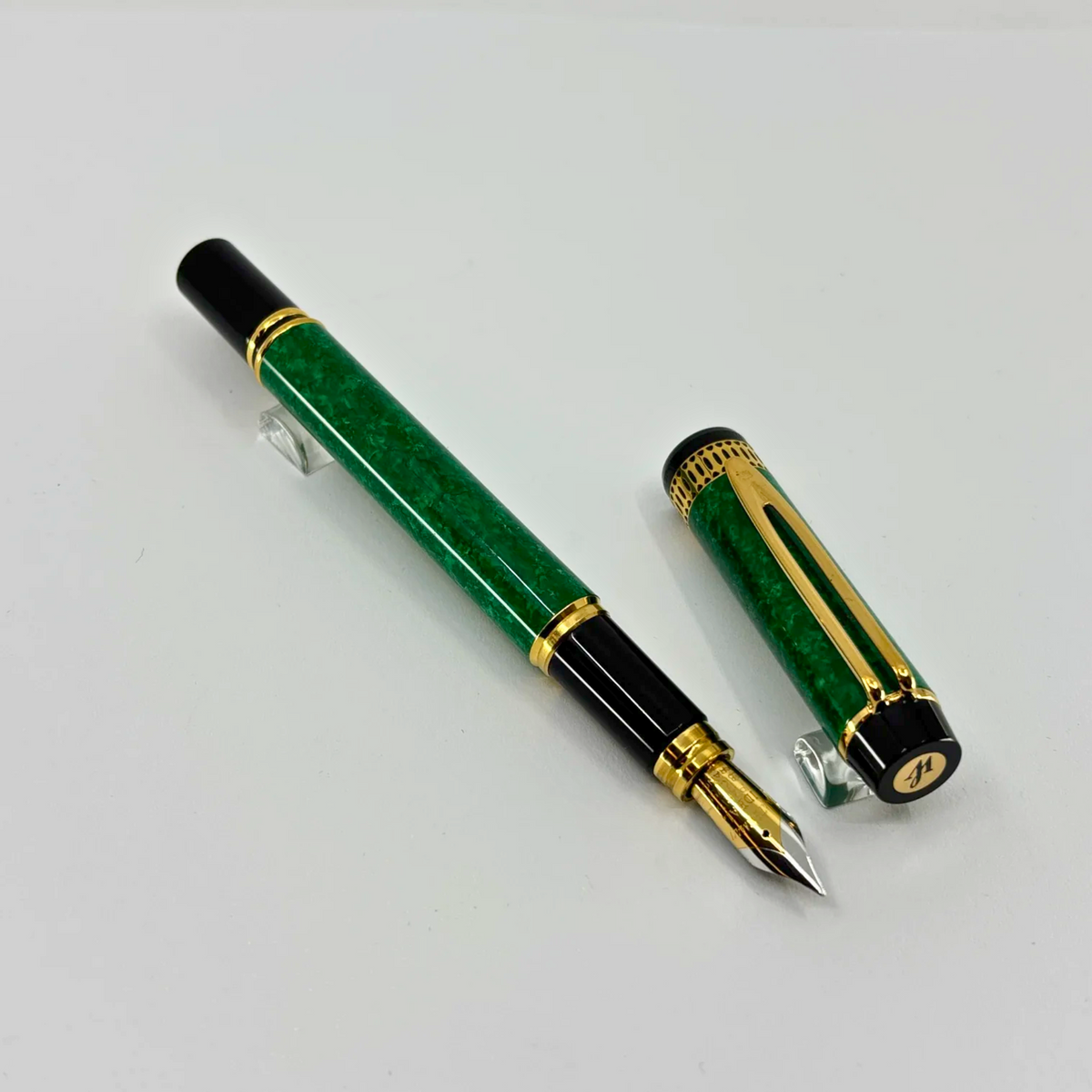 Waterman Patrician Green Marble Fountain Pen- Fine 18kt Gold Nib