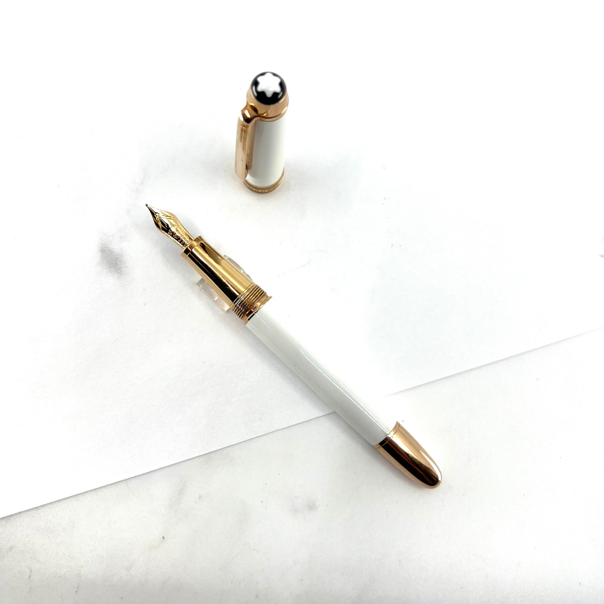 Montblanc Meisterstuck White Solitaire #145 Classique Fountain Pen - Fine 18kt Gold Nib