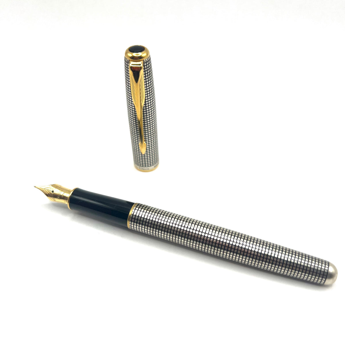 Parker Sonnet Sterling Silver Cisele Cross Hatch Fountain Pen - Medium 18kt Gold Nib