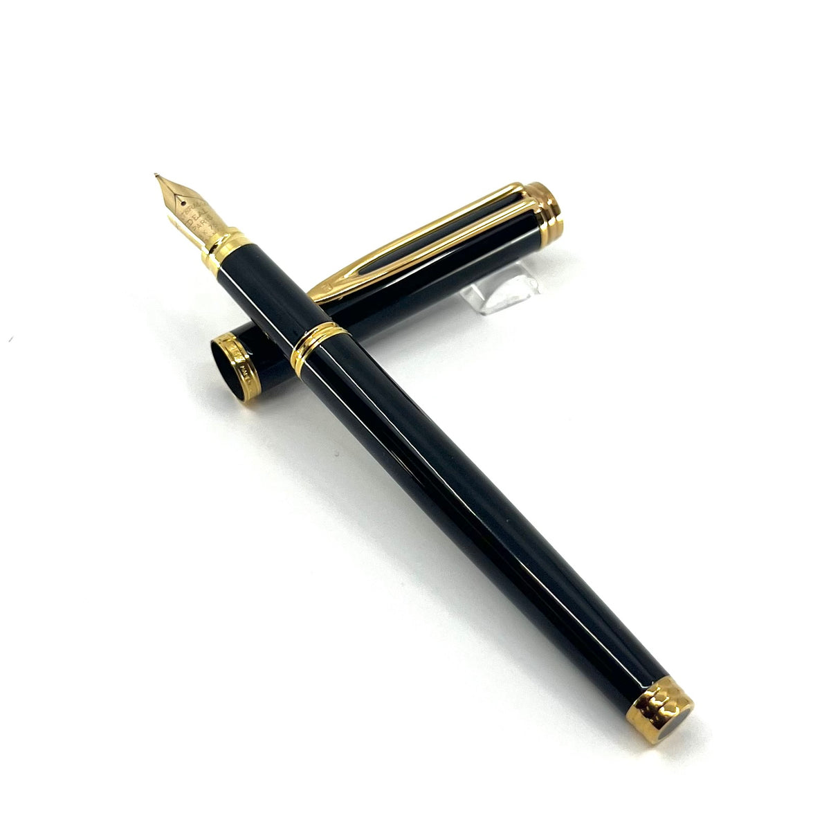 Waterman Gentleman Black Lacquered Fountain Pen - Medium 18kt Gold Nib