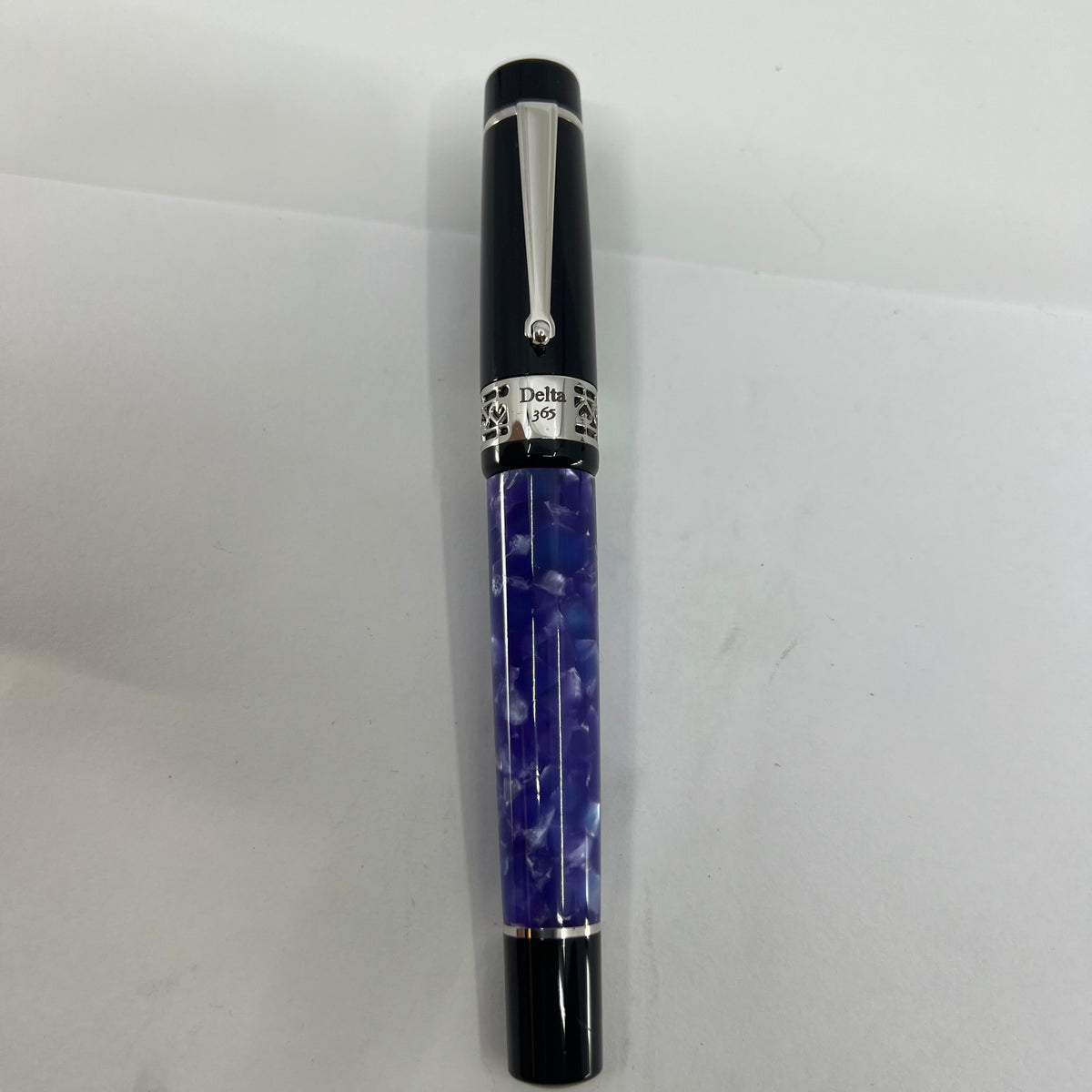 Delta #365 Lustrous Variegated Purple Marbled Barrel/Black Cap Fountain Pen - Medium 18kt Gold Nib