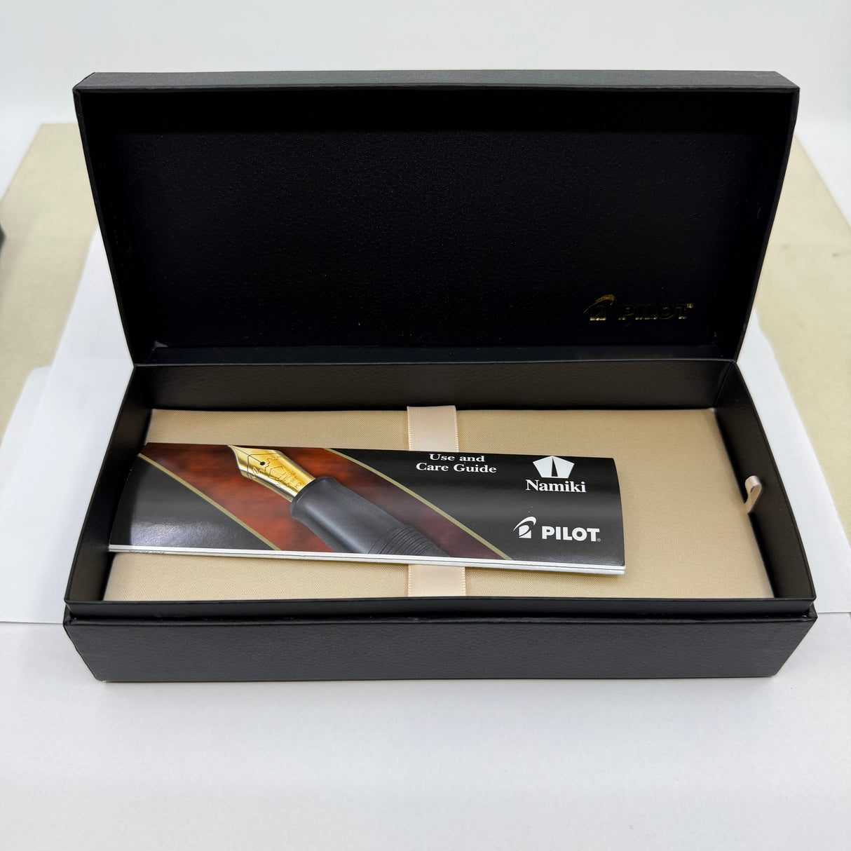Pilot Custom 845 Black Urushi Fountain Pen (Earlier Style) - Broad 18kt Gold Nib