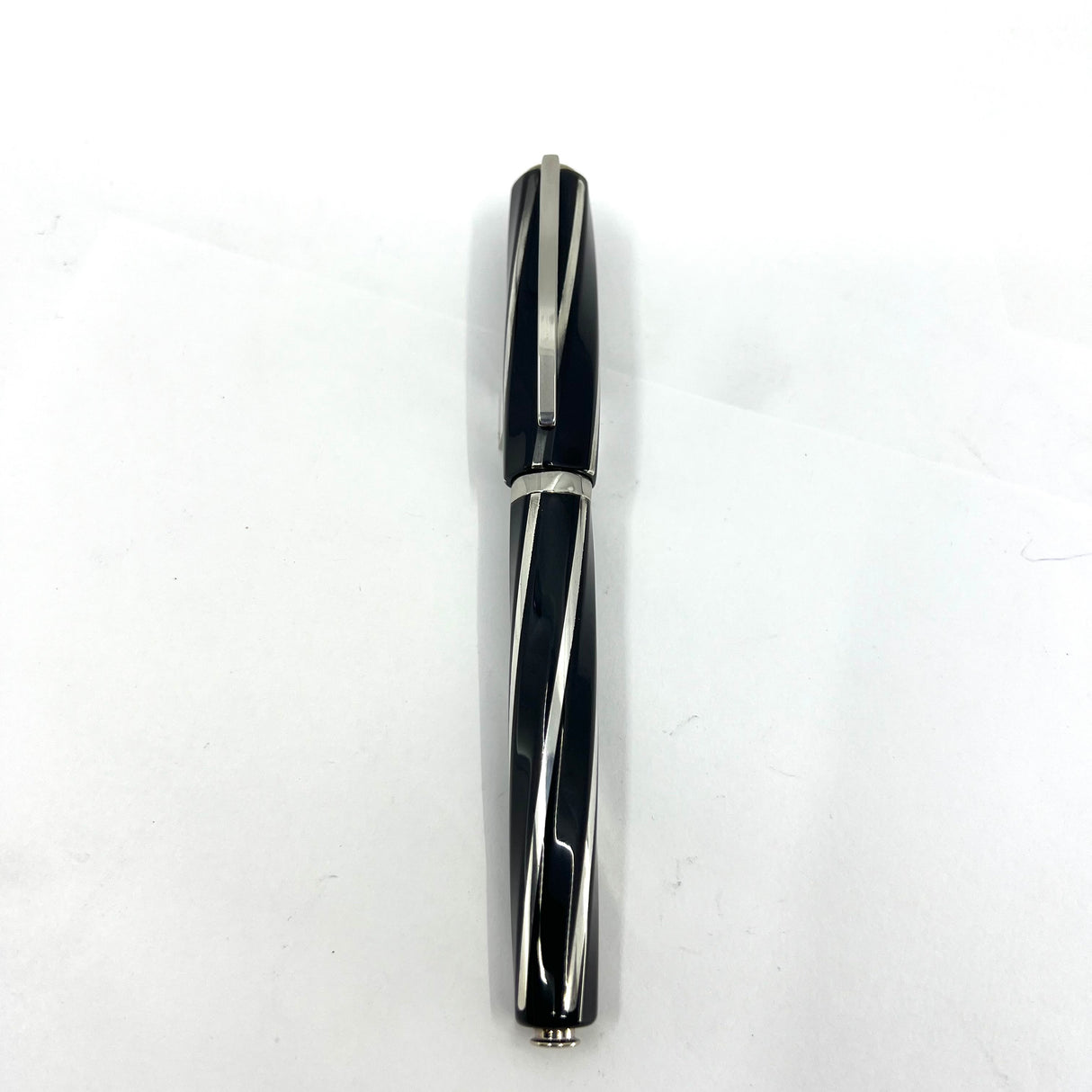 Visconti Black Divina Mid-Size Spiral Fountain Pen - Flexible Broad 23K Palladium Nib