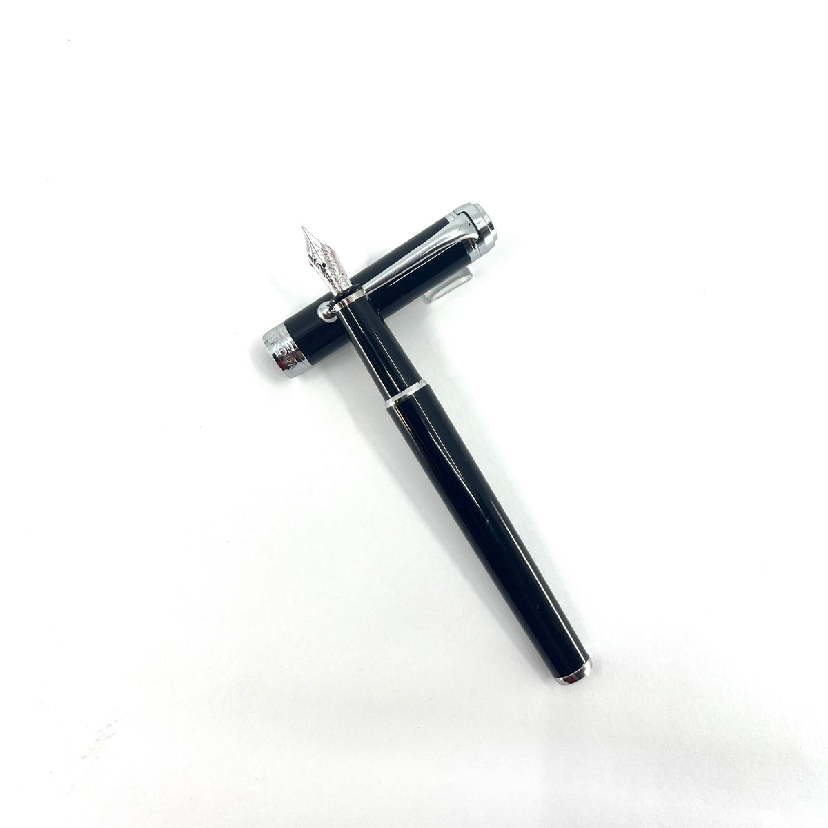 Aurora Talentum Finesse Black CT Fountain Pen - Medium 14kt Gold Nib