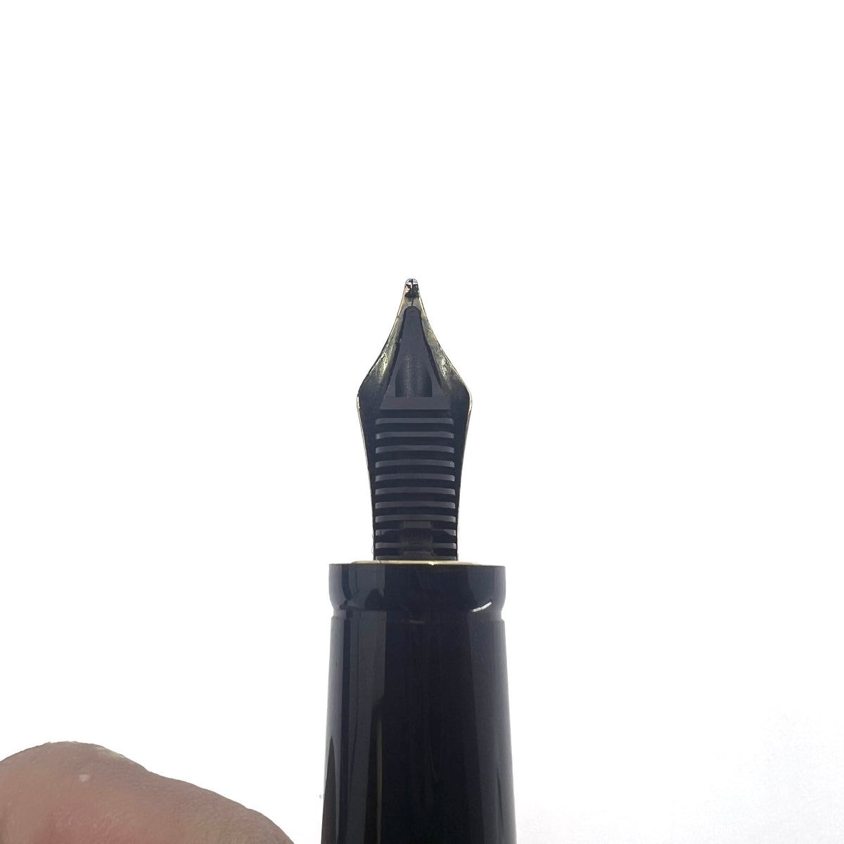 Montblanc Boheme Rouge - Black Resin Fountain Pen - Retractable Medium 14kt Gold Nib