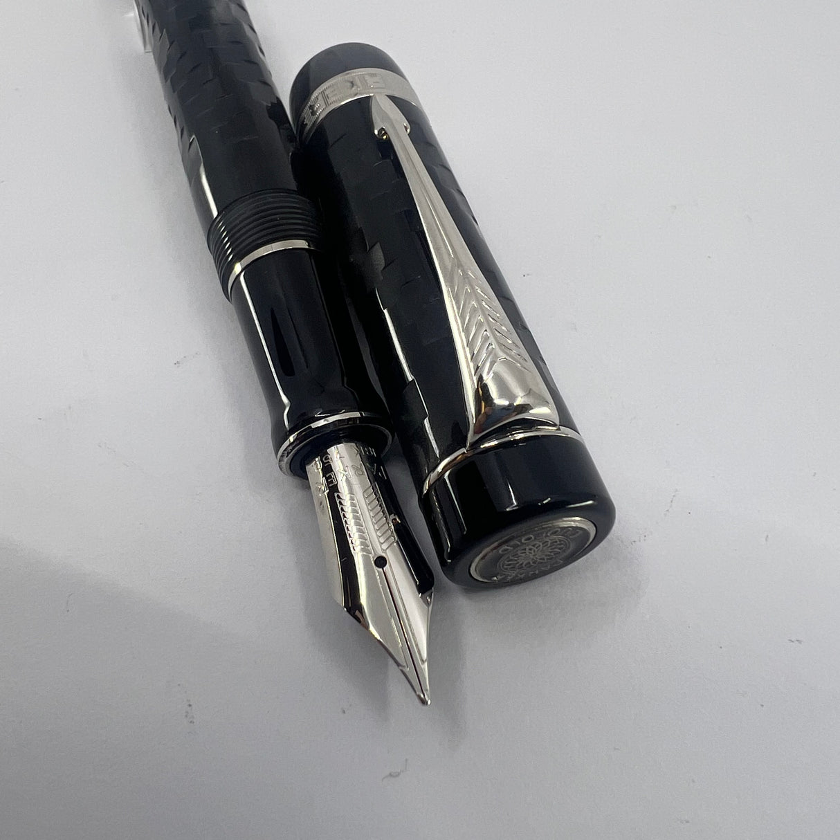 Parker DNA Duofold Limited Edition Fountain Pen - Medium 18kt Gold Nib