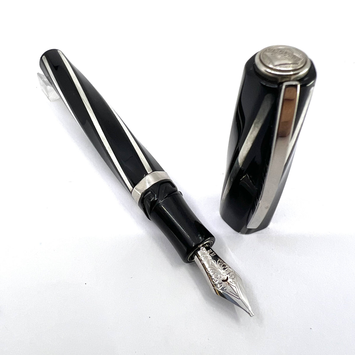 Visconti Black Divina Mid-Size Spiral Fountain Pen - Flexible Broad 23K Palladium Nib