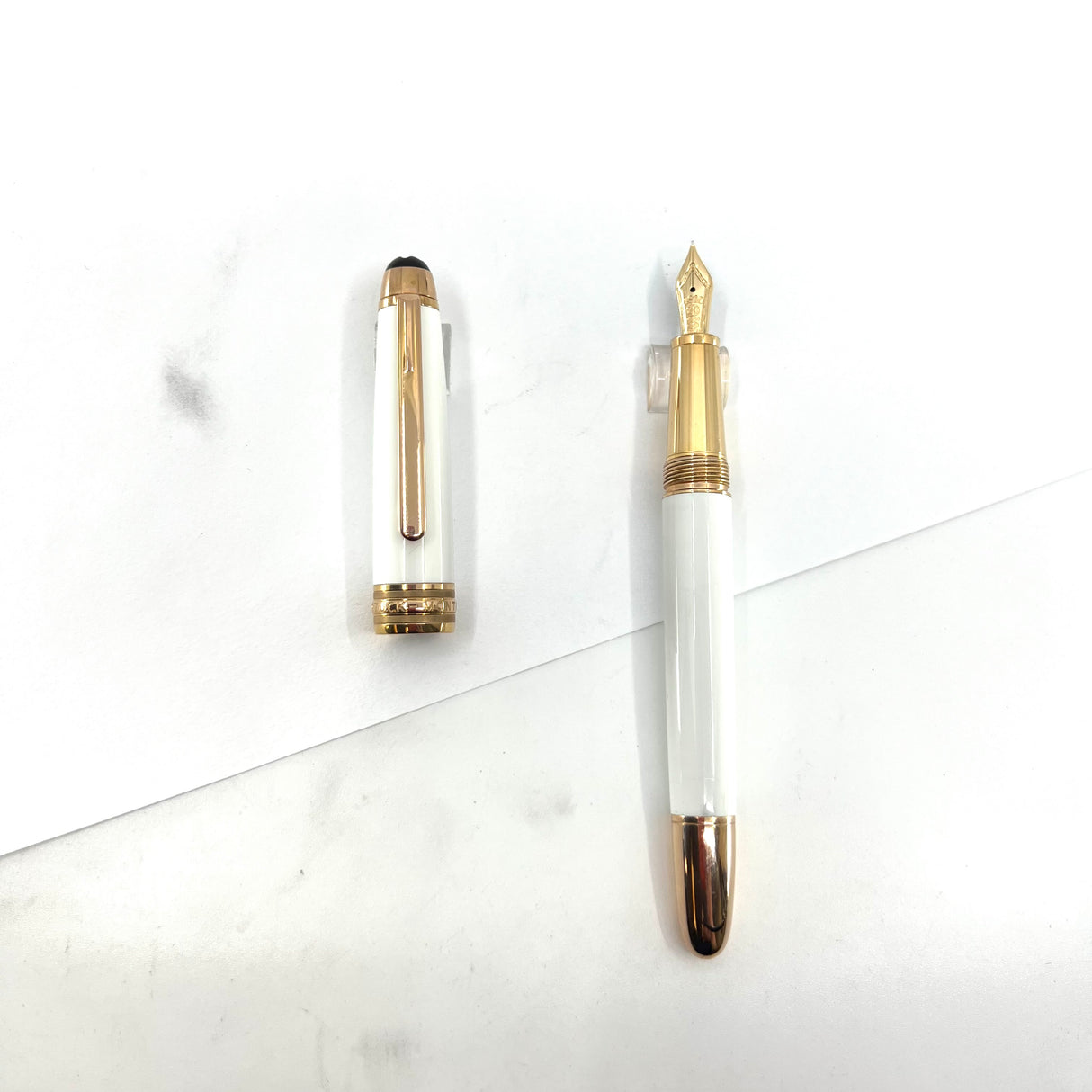 Montblanc Meisterstuck White Solitaire #145 Classique Fountain Pen - Fine 18kt Gold Nib