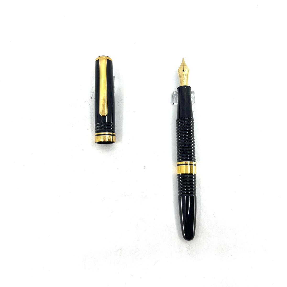Platinum #3776 "Gathered"/Ribbed Black Fountain Pen - Broad 14kt Gold Nib
