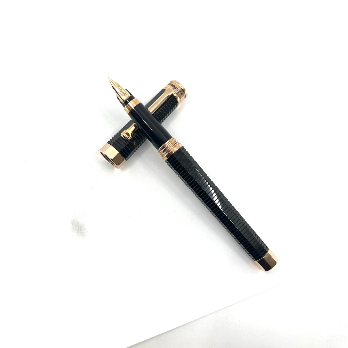 Montegrappa Nero Uno Linea Fountain Pen - Fine 18kt Gold Nib