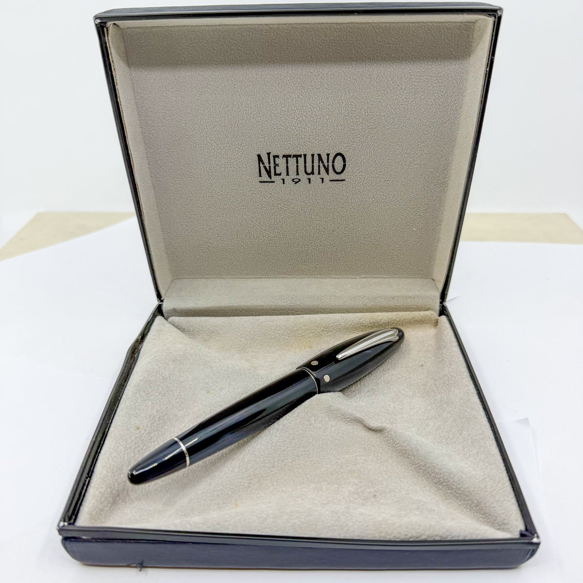 Nettuno (Italy) Trident Lustrous Blue Limited Edition Fountain Pen - Fine 18kt Gold Nib