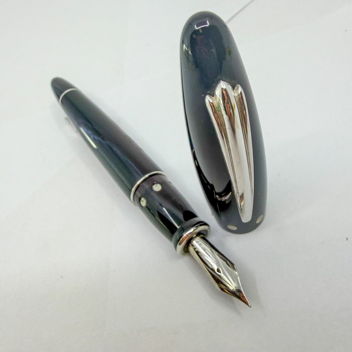 Nettuno (Italy) Trident Lustrous Blue Limited Edition Fountain Pen - Fine 18kt Gold Nib