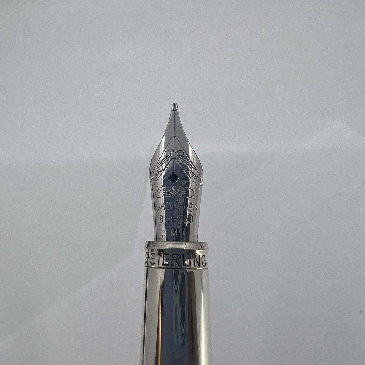Yard-O-Led Astoria Standard Sized (Not Grand) Fountain Pen - Medium 18kt Gold Nib
