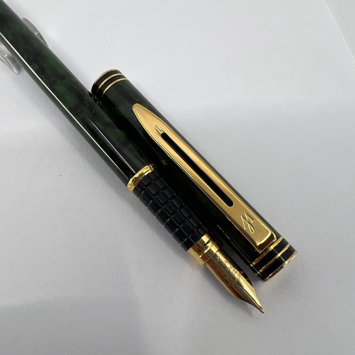 Waterman "Exclusive" Collection Green & Black Marble Lacquered Fountain Pen - Medium 18kt Gold Nib