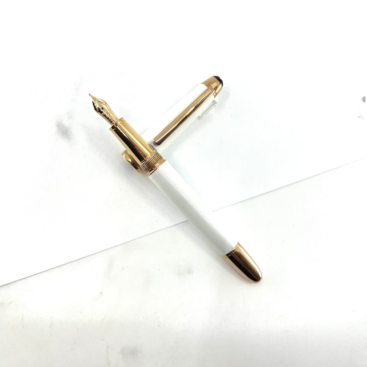 Montblanc Meisterstuck White Solitaire #145 Classique Fountain Pen - Fine 18kt Gold Nib