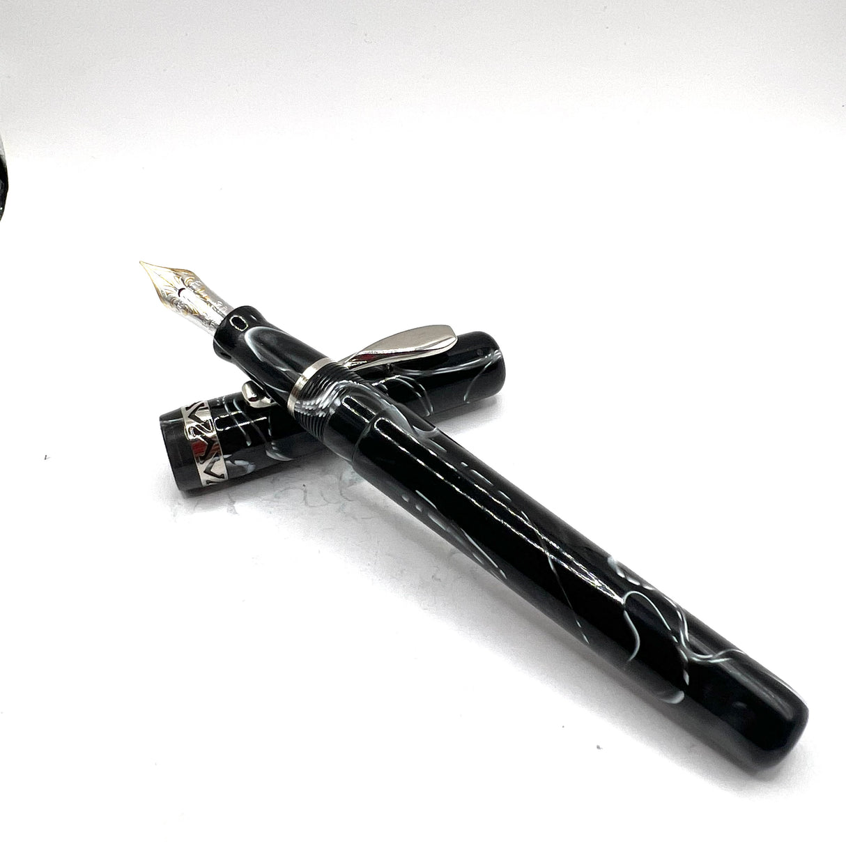 Visconti Marbled Lustrous Charcoal & White Kaleido Fountain Pen - Fine 18kt Gold Nib