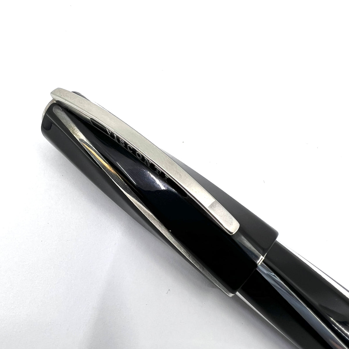 Visconti Black Divina Mid-Size Spiral Fountain Pen - Flexible Broad 23K Palladium Nib