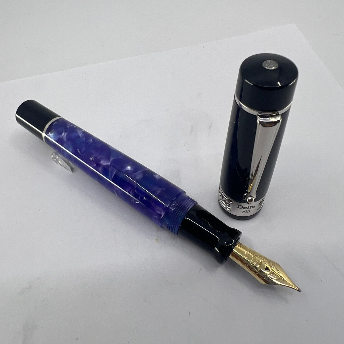 Delta #365 Lustrous Variegated Purple Marbled Barrel/Black Cap Fountain Pen - Medium 18kt Gold Nib