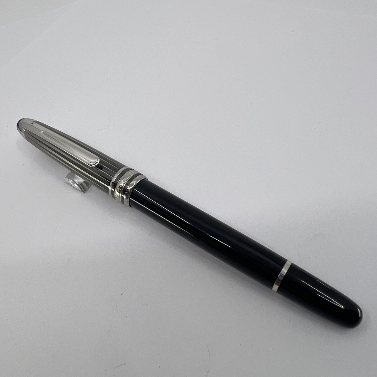 Montblanc Solitaire Doue Black & White #145 Fountain Pen - Medium 18kt Gold Nib