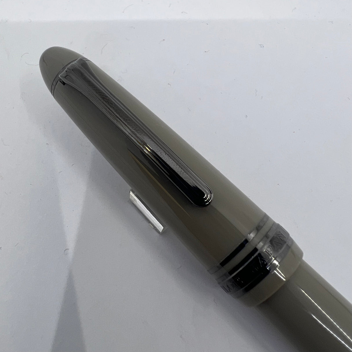 Sailor 1911 Large Special Edition Light Gray Themis Fountain Pen - Medium 21kt Gold Nib