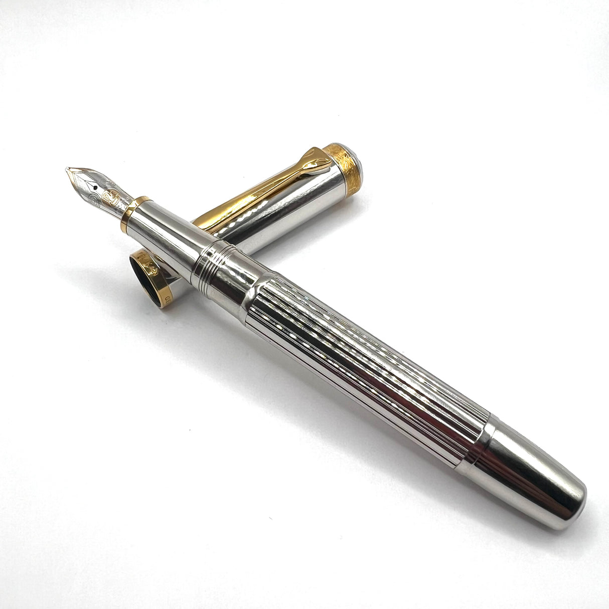Pelikan M7000 Majesty Sterling Silver Fountain Pen - Broad 18kt Gold Nib