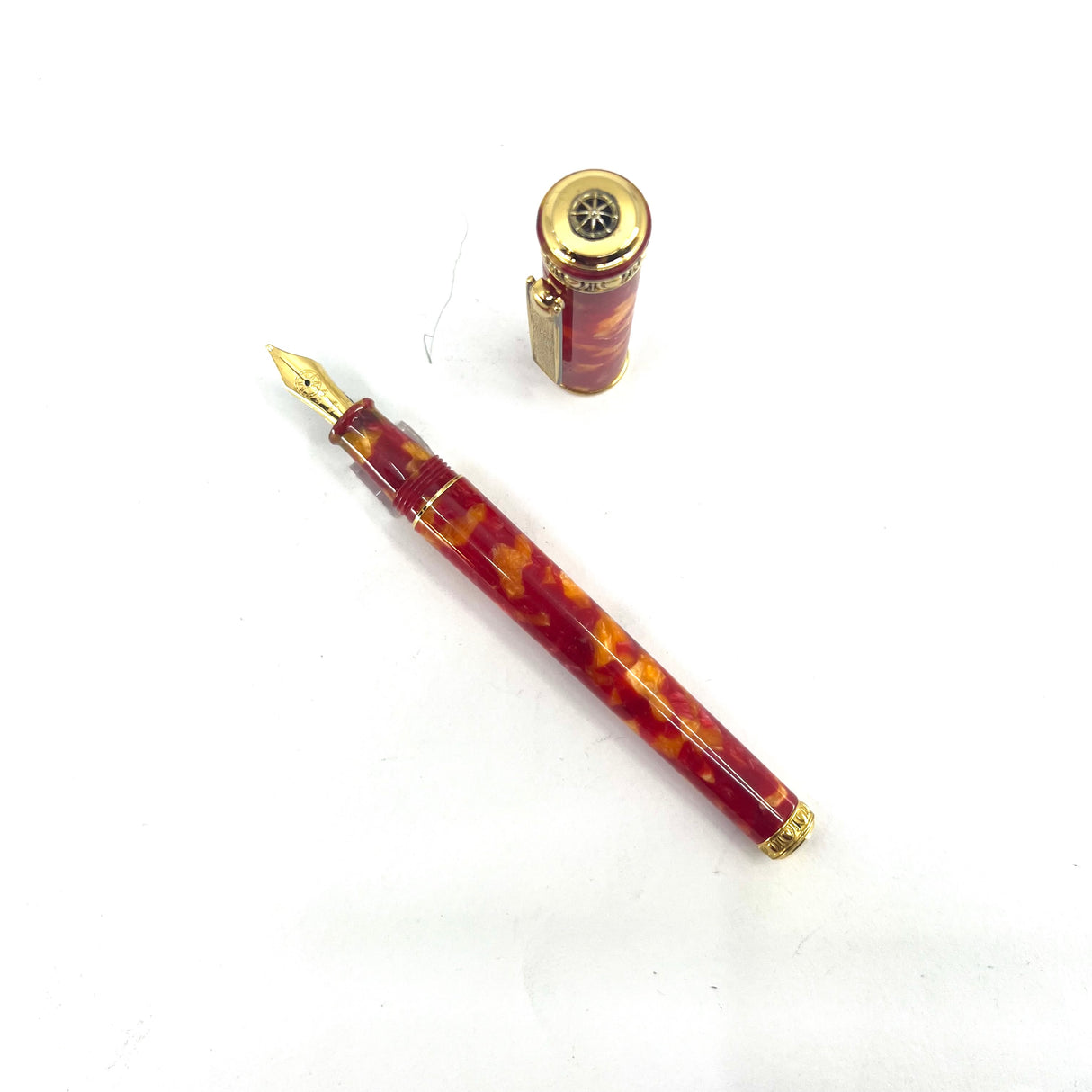 Signum (Italy) Lustrous Marbled Red & Orange Fountain Pen - Broad 18kt Gold Nib