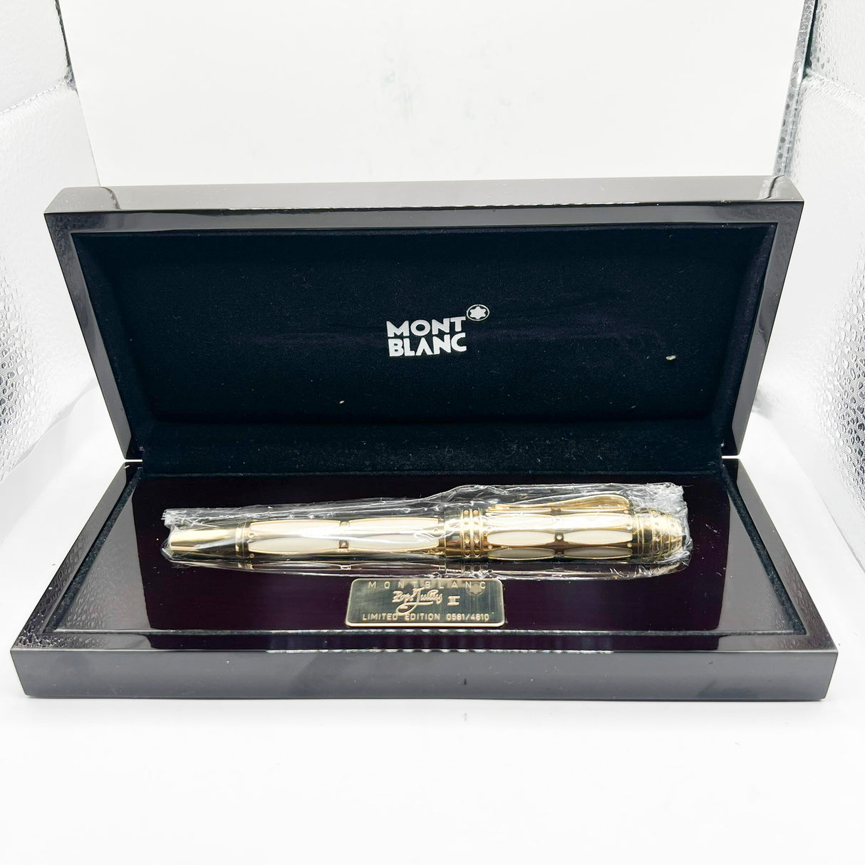 Montblanc Pope Julius Patron Of The Arts Limited Edition Fountain Pen - Medium 18kt Gold Nib