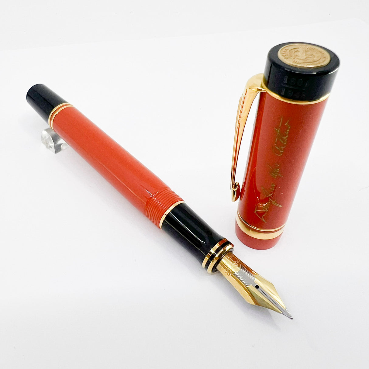 Parker Duofold Douglas MacArthur Centennial (Largest Size) Limited Edition Fountain Pen - Fine 18kt Gold Nib