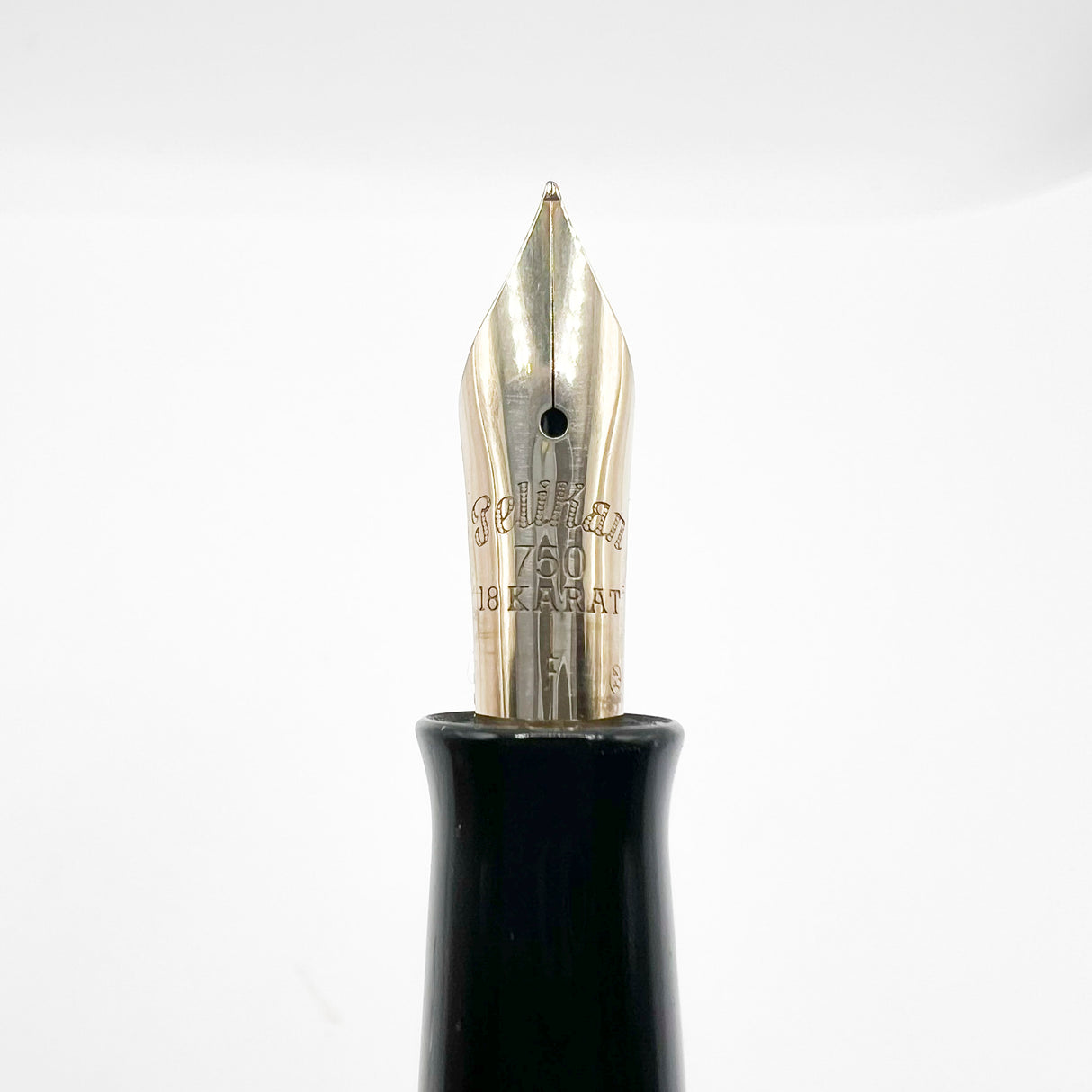Pelikan 1931 Originals Of Their Time - 18kt Gold Overlay Limited Edition Fountain Pen - Fine 18kt Gold Nib