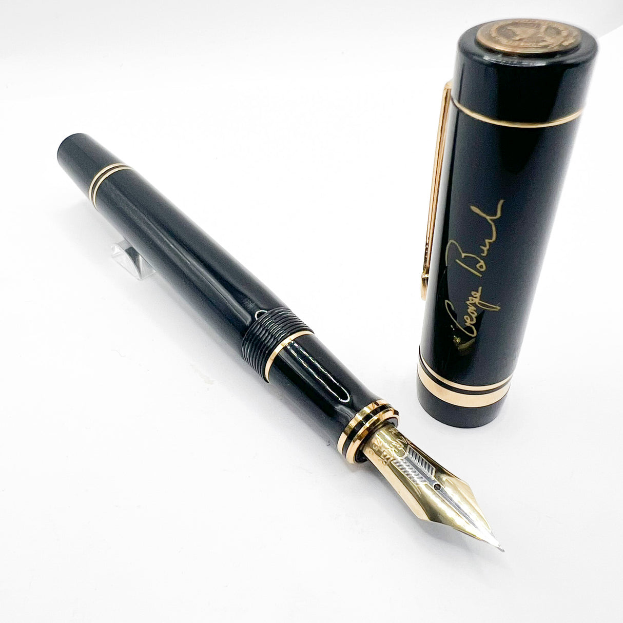 Parker “George Bush” 1989 Inaugural Black Duofold Centennial (Largest) Fountain Pen - Medium 18kt Gold Nib