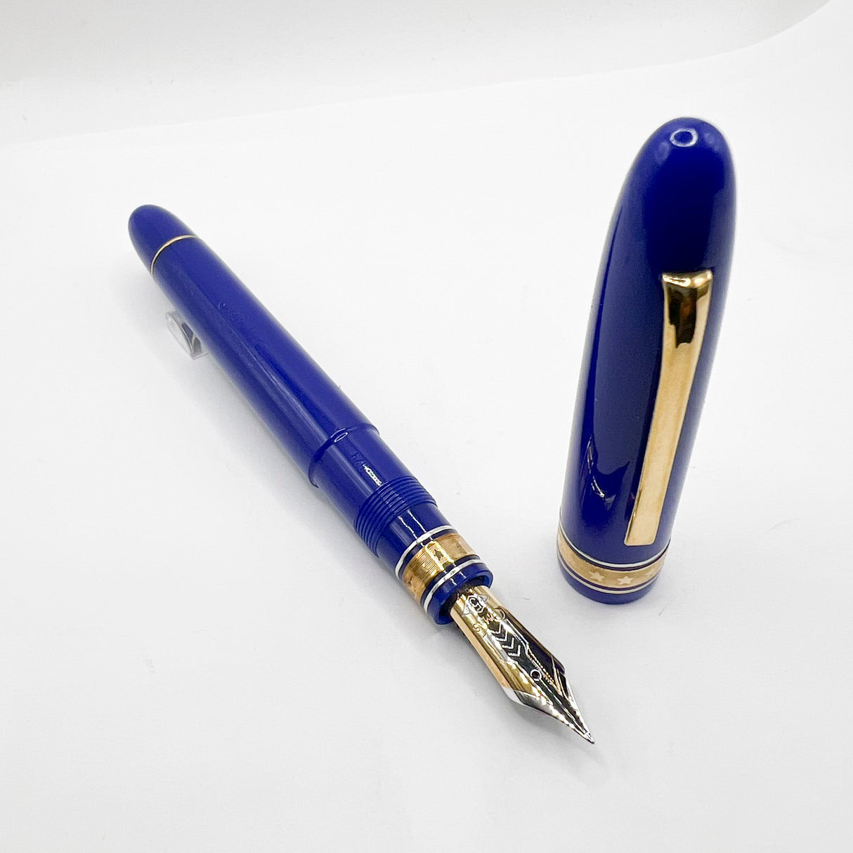 OMAS for Armando Simoni Club/1990's Royal Blue Ogiva Extra Fountain Pen - Medium 18kt Gold Nib