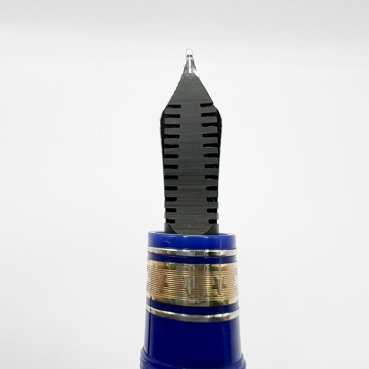 OMAS for Armando Simoni Club/1990's Royal Blue Ogiva Extra Fountain Pen - Medium 18kt Gold Nib