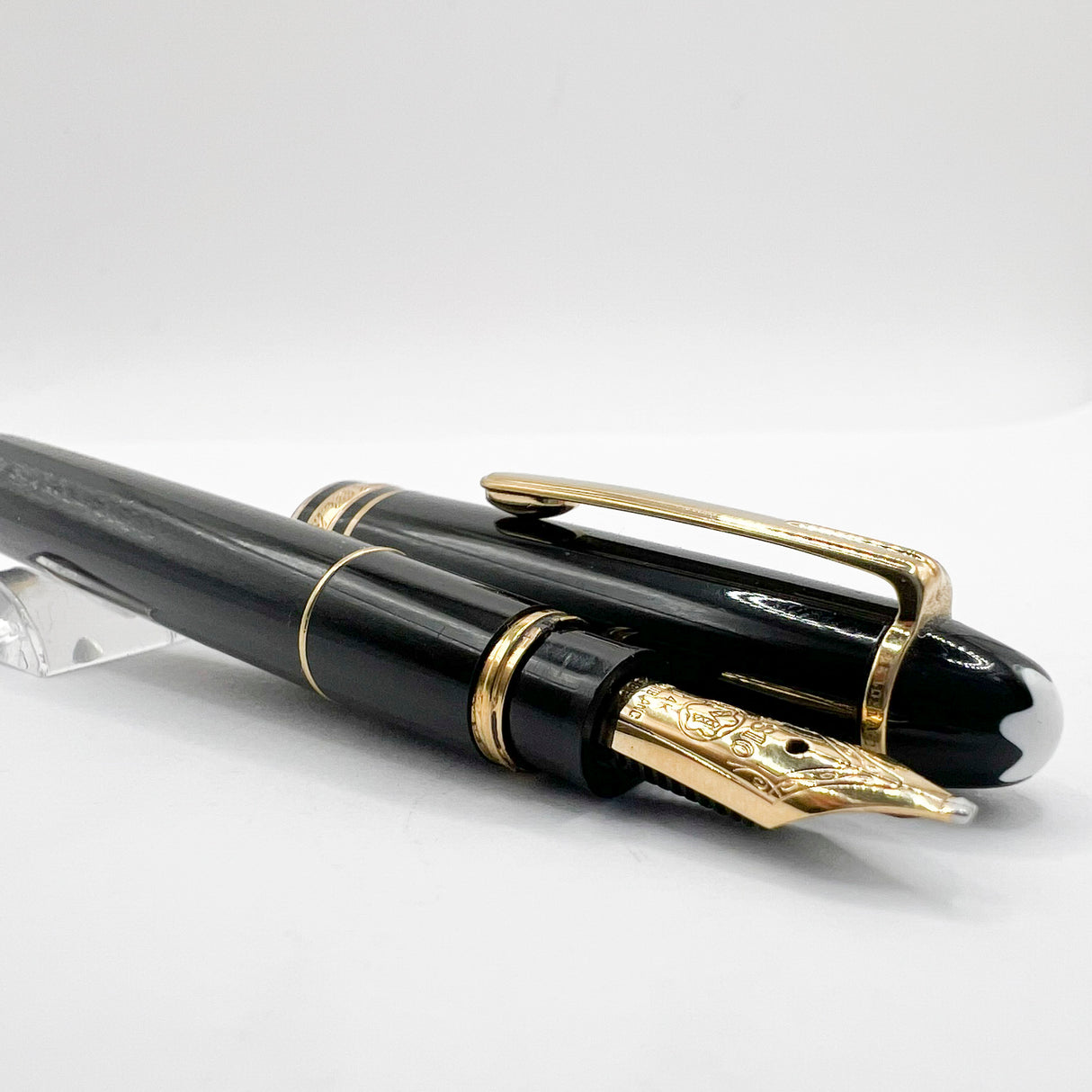 Montblanc Meisterstuck Mozart Black Resin Fountain Pen - Broad 14kt Gold Nib