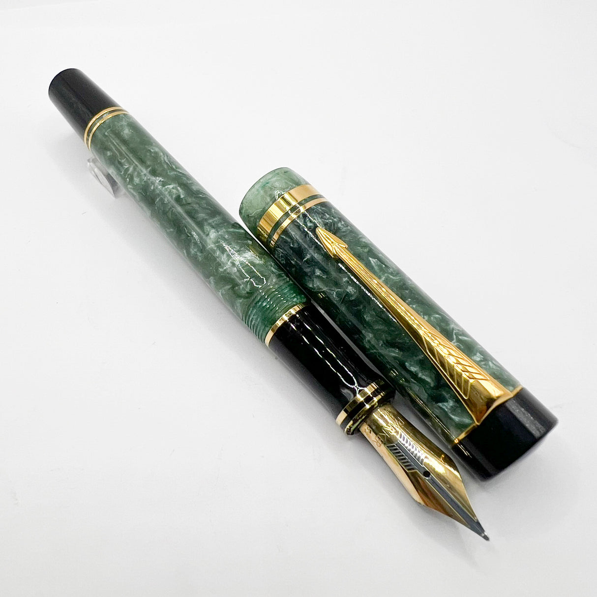Parker Duofold Centennial Marbled Green Fountain Pen (Circa 1990) - Medium 18kt Gold Nib