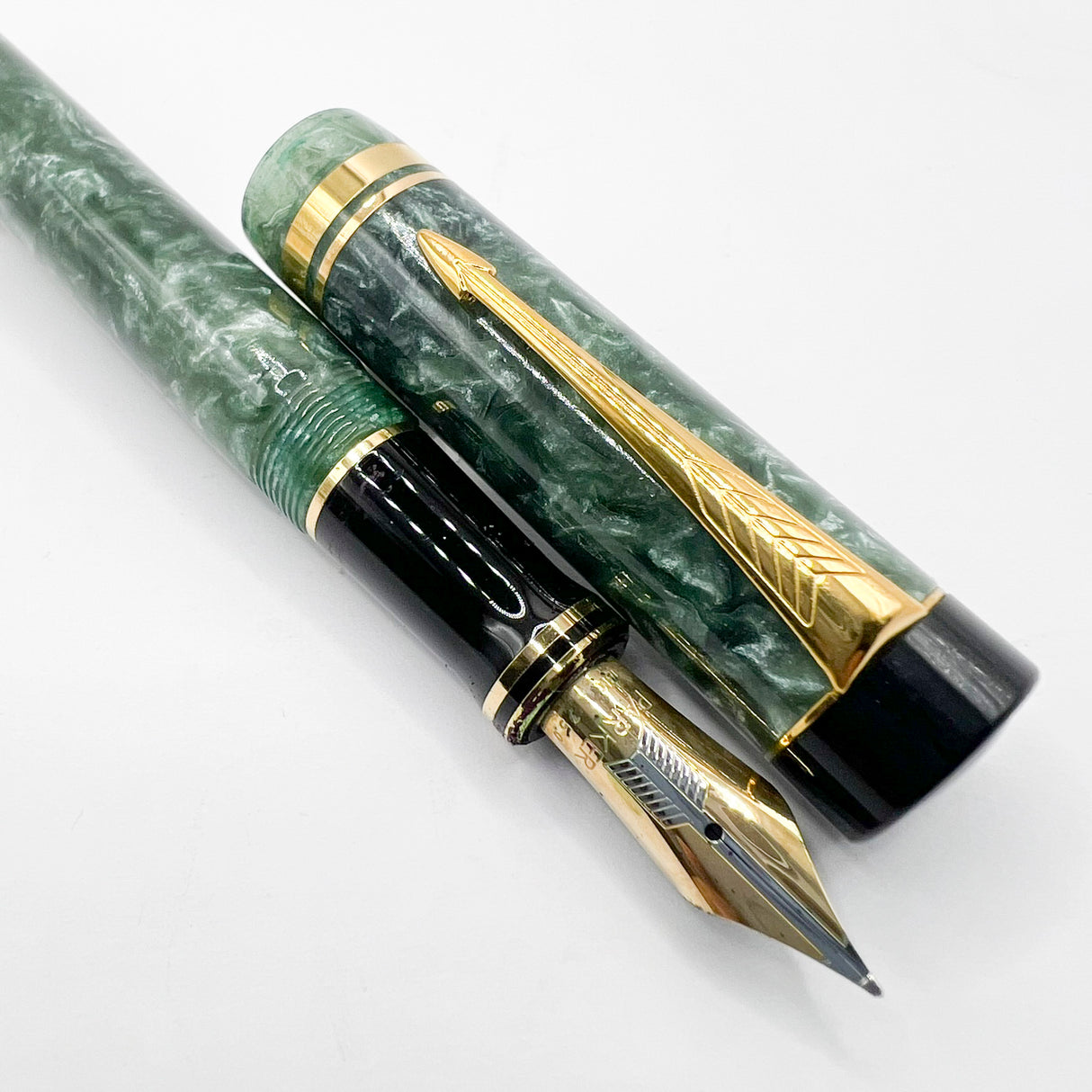 Parker Duofold Centennial Marbled Green Fountain Pen (Circa 1990) - Medium 18kt Gold Nib