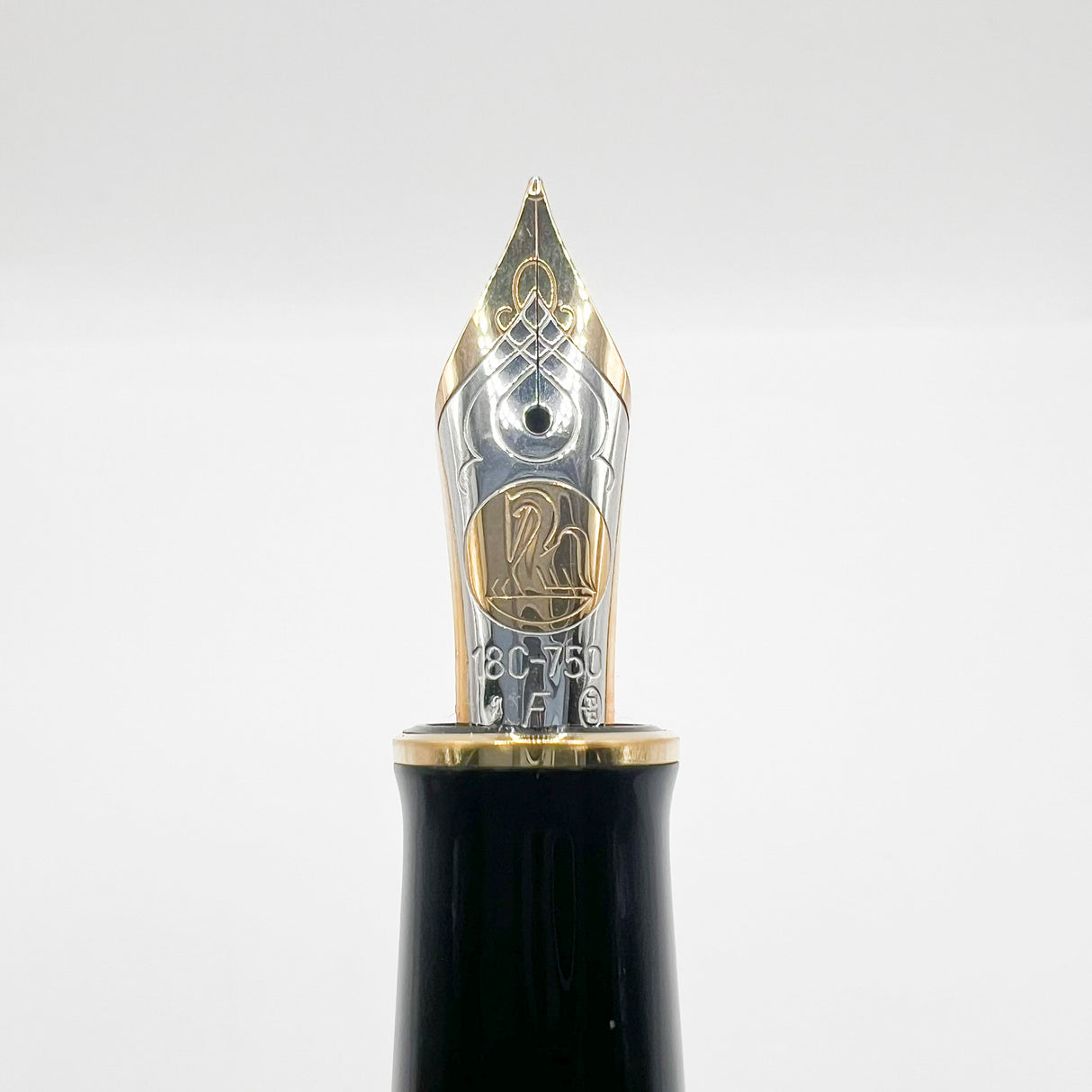 Pelikan M900 Toledo Gold Vermeil Fountain Pen - Fine 18C Gold Nib - 1990's