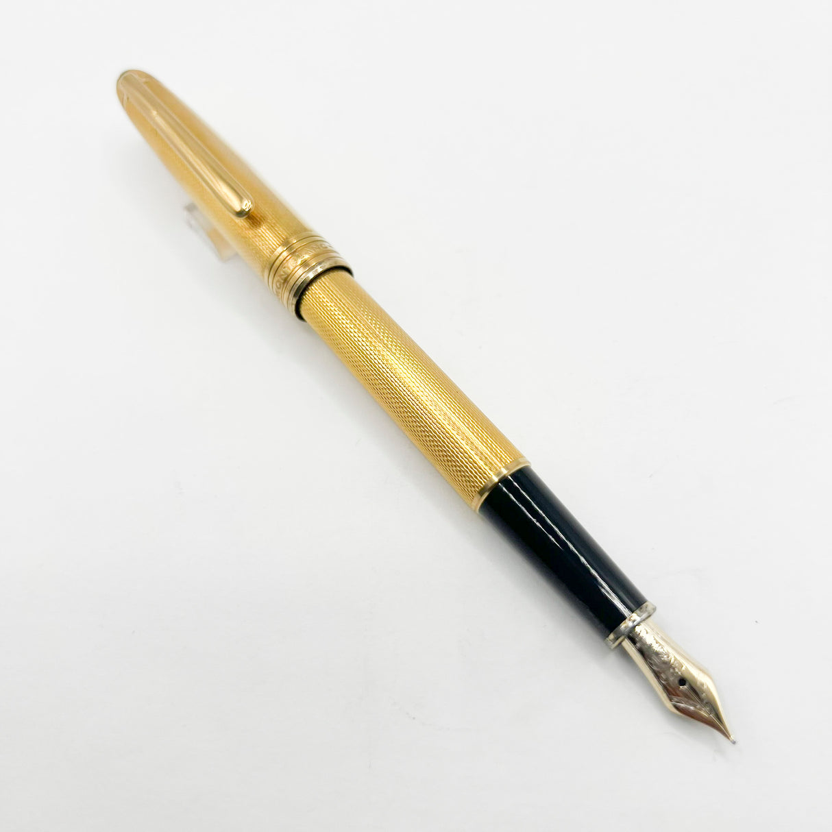 Montblanc Solitaire Gold Plated Barleycorn Classique #144 Fountain Pen - Fine 18kt Gold Nib