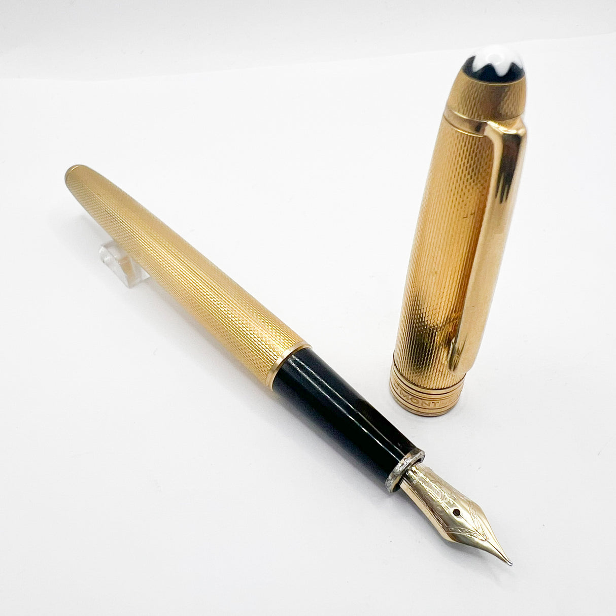 Montblanc Solitaire Gold Plated Barleycorn Classique #144 Fountain Pen - Fine 18kt Gold Nib